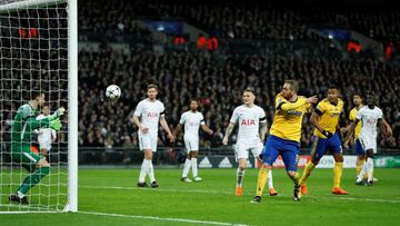 Soccer Football - Champions League Round of 16 Second Leg - Tottenham Hotspur vs Juventus - Wembley Stadium, London, Britain - March 7, 2018 Juventus’ Gonzalo Higuain scores their first goal Action Images via Reuters/John Sibley