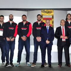 Los Hispanos reciben la medalla olímpica del COE