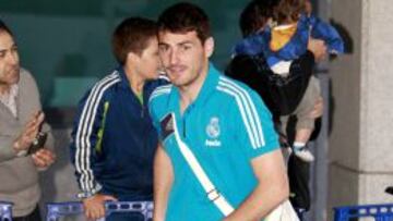 Casillas, atacado por Mou en sala de prensa, llegó así de relajado a la concentración del equipo.