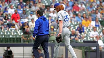 El abridor de los Dodgers abandonó el juego del 1 de mayo por dolencias en el codo y tras exámenes médicos se determinó operar la articulación.
