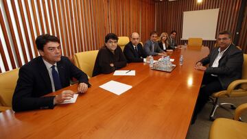 19/10/15 HERCULES
REUNION HERCULES CON AYUNTAMIENTO ALICANTE
ENRIQUE ORTIZ ACCIONISTA MAYORITARIO DEL HERCULES