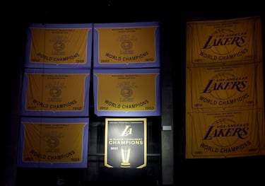 This is what the LA Lakers In-Season Tournament championship banner looks like