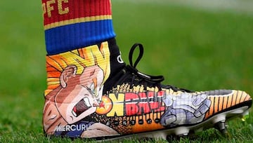 El futbolista maliense Bakary Sako, durante su etapa en el Crystal Palace 2015-19, nos deleitó hace algún tiempo con unas botas con motivos de Dragon Ball y la presencia de Goku en ellas.