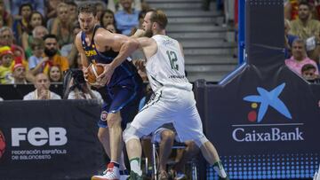 Pau Gasol, defendido por Kavaliauskas.