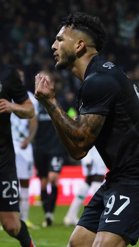 Soccer Football - Primeira Liga - Moreirense v Sporting CP - Parque de Jogos Comendador Joaquim de Almeida Freitas, Moreira de Conegos, Portugal - February 21, 2026 Sporting CP's Luis Suarez celebrates scoring their third goal with Goncalo Inacio REUTERS/Rita Franca