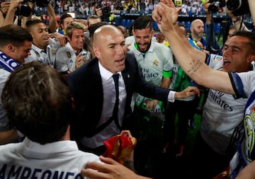 El 21 de mayo de 2017 Zidane consiguió el título de Liga. En la foto, la celebración con el equipo. 