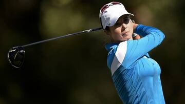 La golfista española Beatriz Recari golpea la bola durante la primera jornada del ANA Inspiration.