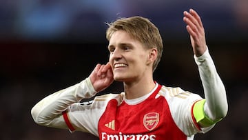 Martin Ødegaard, jugador del Arsenal, celebra el pase a los cuartos de final de la Champions League.