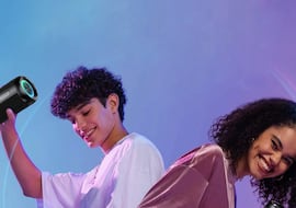 Sol, playa y un buen altavoz impermeable: esta es la caja de sonido bluetooth con RGB que está buscando todo el mundo