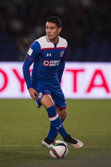 El atacante se fue al West Ham con la esperanza de convertirse en una estrella internacional, pero no lo consiguió y la historia se repitió en el Zaragoza; aunque muchos pensaron que volvería a Pumas, terminó por firmar con los Cementeros en 2012. 