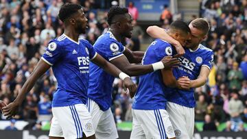 Leicester City's Belgian midfielder Youri Tielemans (2R) celebrates with Leicester City's English striker Jamie Vardy (R) after scoring their first goal during the English Premier League football match between Leicester City and Manchester Unit