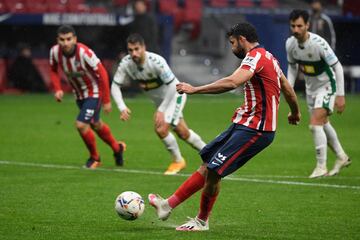 Uno de los jugadores m¨¢s importantes de la etapa de Simeone al frente del Atl¨¦tico. Disput¨® 216 encuentros, con 83 goles, 16 de ellos en Europa. Gan¨® seis t¨ªtulos: una Liga, una Copa, una Europa League y tres Supercopas de Europa. Se qued¨® sin ganar la Champions en la final de Lisboa, donde sali¨® al campo mermado y tuvo que abandonarlo al poco de comenzar el partido. Se sac¨® la espinal al derrotar al Real Madrid en la final de la Supercopa de Europa de 2018 (15-08-2018), con un tanto suyo. Un jugador que empez¨® a hacer grande al Atl¨¦tico en Europa.