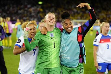 “Tengo un ojo vago y leo burlas por mis fotos”