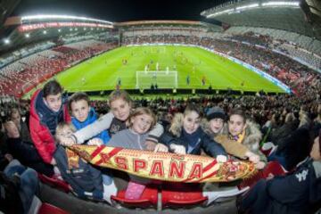 Primer entrenamiento de La Roja en Gijón