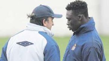 <b>AYER SUPO QUE IBA A JUGAR DE INICIO</b>. Lotina se acercó a Kameni y le comunicó que volvería a tener minutos en Riazor, en el partido del año.