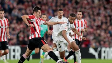 Soccer Football - LaLiga - Athletic Bilbao v Real Madrid - San Mames, Bilbao, Spain - December 4, 2024 Real Madrid's Kylian Mbappe in action with Athletic Bilbao's Daniel Vivian REUTERS/Vincent West