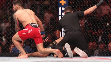 El luchador español nacido en Halle, una ciudad dentro del distrito de Gütersloh (Alemania), noqueó al mejor peleador de la historia del peso pluma, Volkanovski, tras un derechgazo brutal. De esta forma Ilia se convierte primer campeón nacional de la UFC.