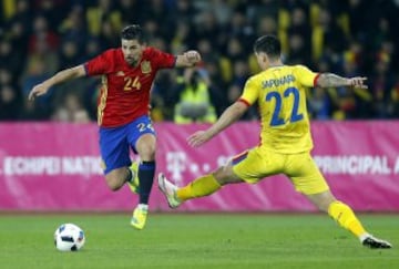 Nolito ante Cristian Sapunaru.