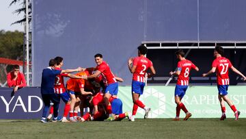 Alegría del Atlético B tras el gol de Diego Bri que cerraba la goleada ante el Atlético Baleares.