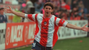 En enero de 1999, el futbolista argentino firma con el Atlético de Madrid procedente de River Plate
En su segunda temporada, la 1999/00, disputa 34 partidos y anota seis goles, lo que fue insuficiente y no evitó el descenso del club rojiblanco.
Fue traspasado en verano del año 2000 al Real Madrid por 3,5 millones de Euros.