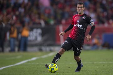 Rafael Márquez. Defensa central mexicano surgido de Atlas y que regresó de Europa para retirarse en el equipo de sus amores. Jugó para el Barcelona. 38 años.