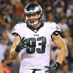 Exjugador de los Eagles, Brandon Bair, salva a un hombre en accidente vial