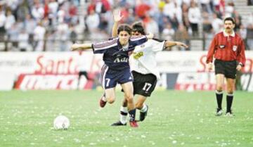 Pedro González fue el goleador del torneo que la U ganó en 2000. Su gran compañero de ataque fue un joven Diego Rivarola (foto), quien logró que entre ambos marcaran 37 veces en ese certamen.