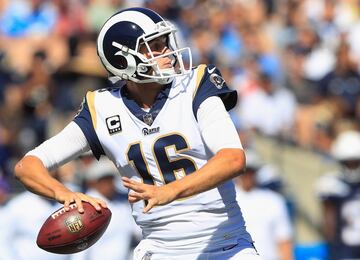 El quarterback de los Rams lució bien en la victoria sobre Chargers (25.56)