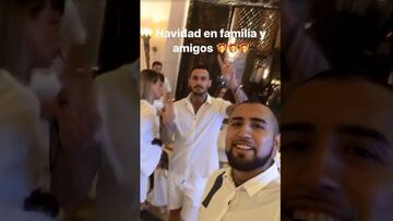 Pinilla y Vidal muestran cómo es su cena de navidad en Dubai