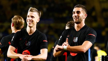 Soccer Football - LaLiga - Las Palmas v FC Barcelona - Estadio Gran Canaria, Las Palmas, Spain - February 22, 2025 FC Barcelona's Ferran Torres celebrates scoring their second goal with Dani Olmo REUTERS/Borja Suarez TPX IMAGES OF THE DAY