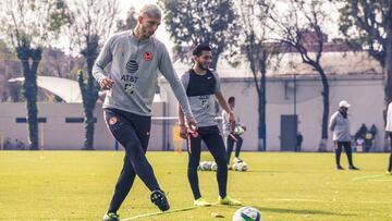 El estratega del América dejó en claro que no ha habido acercamientos formales por el mediocampista argentino.