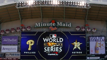 Houston (United States), 27/10/2022.- World Series signage is displayed on a video board prior to a 2022 World Series Media Day in Houston, Texas, USA, 27 October 2022. The American League champion Houston Astros will face the National League champion Philadelphia Phillies in the best of seven game World Series at Minute Maid Park beginning 28 October 2022. (Estados Unidos, Filadelfia) EFE/EPA/AARON M. SPRECHER
