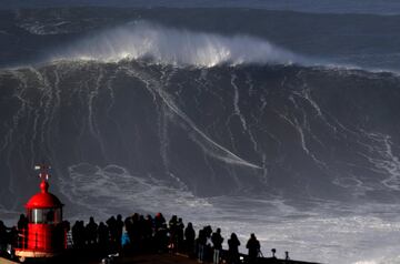 Nazaré, Portugal, uno de los grandes templos del surf. Sebastian Steudtner.