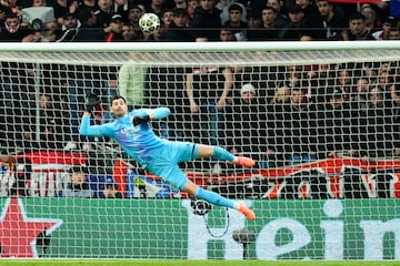 Vuelo del guardameta del Real Madrid, Thibaut Courtois.