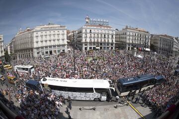 La Puerta del Sol se llenó para ver los blancos campeones de liga.