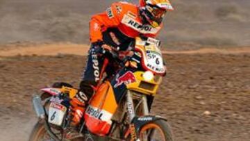 <b> LÍDER. </b> Aunque ha terminado segundo en la etapa de hoy, Marc Coma sigue encabezando la clasificación de motos.