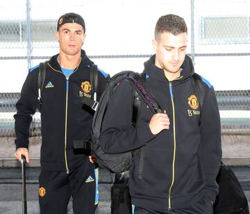 Los jugadores del Manchester momentos antes de volar hacia Madrid. 