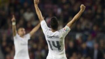 Casemiro celebra la victoria en el Camp Nou.