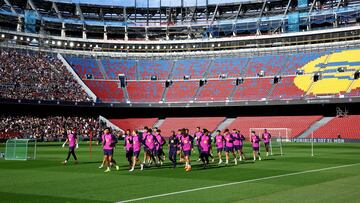 FILE PHOTO: Soccer Football - FC Barcelona Training - Spotify Camp Nou, Barcelona, Spain - November 7, 2025 General view of FC Barcelona players during training after the reopening of Spotify Camp Nou REUTERS/Albert Gea/File Photo