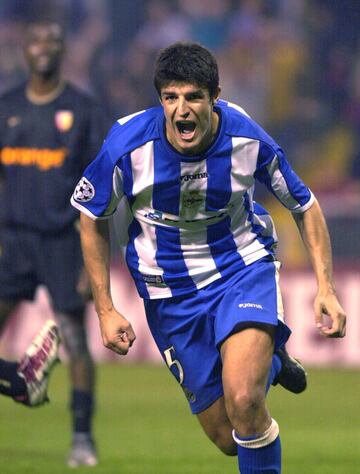 39 años y 286 días. El central asturiano que hizo carrera en Riazor jugó su último partido en Coruña y luego estuvo en varios equipos de Segunda División retirándose con 43 años.