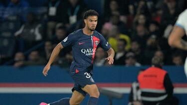 Debutó con el PSG el 25 de octubre de 2022 con 16 años, 7 meses y 17 días.