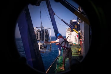 Un submarino y otro buque oceanográfico relevarán al Ramón Margalef en La Palma