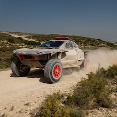 Sainz le planta cara a un Al Attiyah que se despide de Toyota