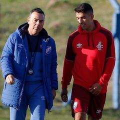 El chileno que triunfa en Uruguay relata sus días con Luis Suárez: un chef y costosos regalos