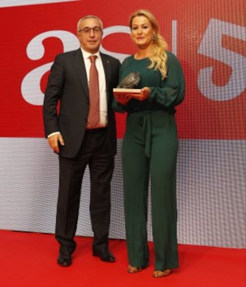 Premio Especial AS a Lydia Valentín. Alejandro Blanco, Presidente del COE.