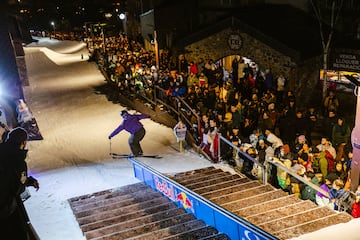 Uno de los participantes en la Red Bull Night Rider, en accin. 