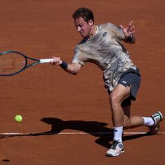 Carballés y Munar enderezan el rumbo de los españoles