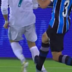 Cristiano quedó marcado por los tacos del brasileño Geromel