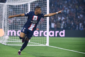 Kylian Mbappe celebrando el gol 1-0.