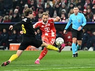 Soccer Football - UEFA Champions League - Bayern Munich v Union Saint-Gilloise - Allianz Arena, Munich, Germany - January 21, 2026 Bayern Munich's Harry Kane in action with Union Saint-Gilloise's Kamiel Van De Perre REUTERS/Angelika Warmuth
